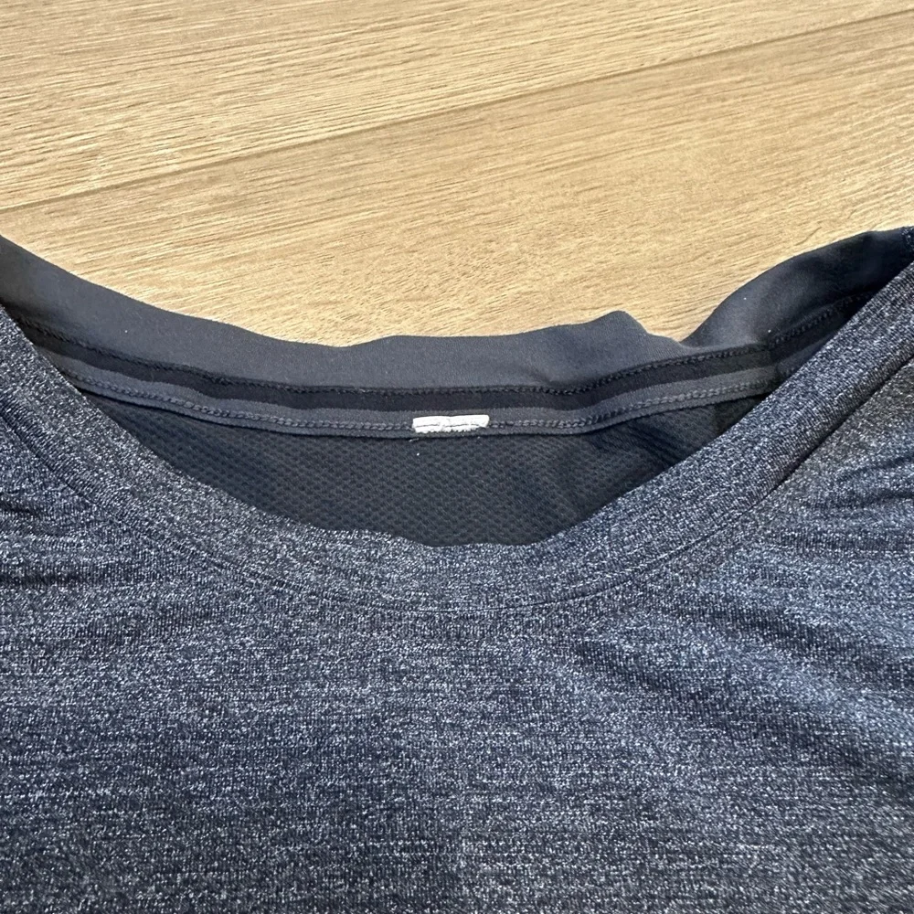 Lululemon Men's Gray Running T shirt ptp 20 - Picture 3 of 5